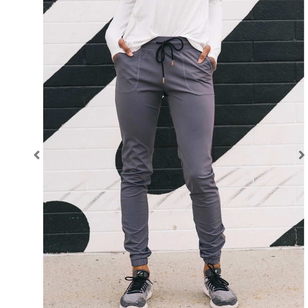 ZYIA Dark Gray Peak Zipper Joggers (Long) 31"